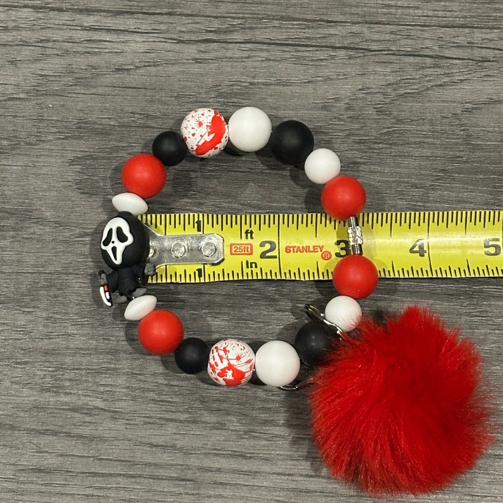 Handmade ghostface beaded keychain - Picture 4 of 4
